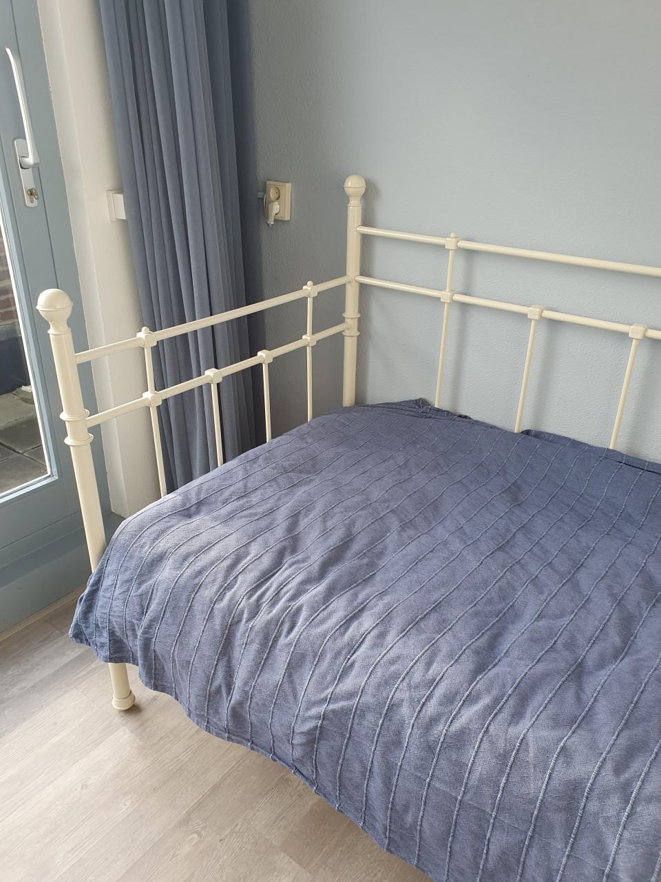 Een persoonsbed incl.matras