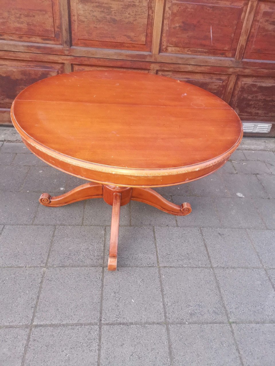 Ronde uitschuifbare eettafel