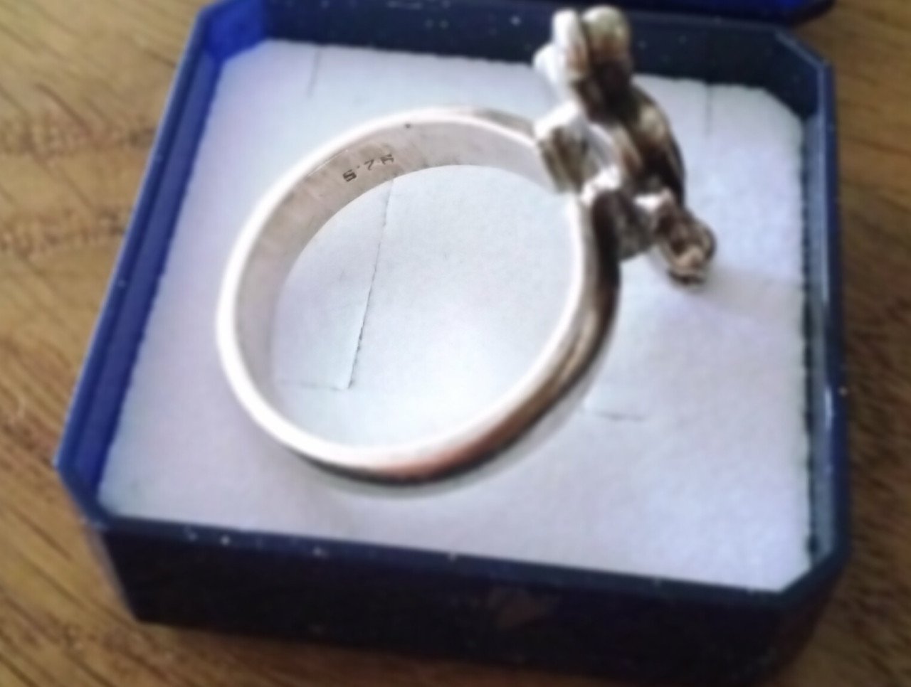 Aparte zilveren ring ⭕ met steen