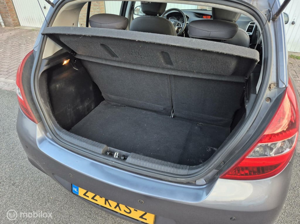 Hyundai I 20 1.2i dynamicversion / 5-deurs / dealeronderhouden/ airco / par