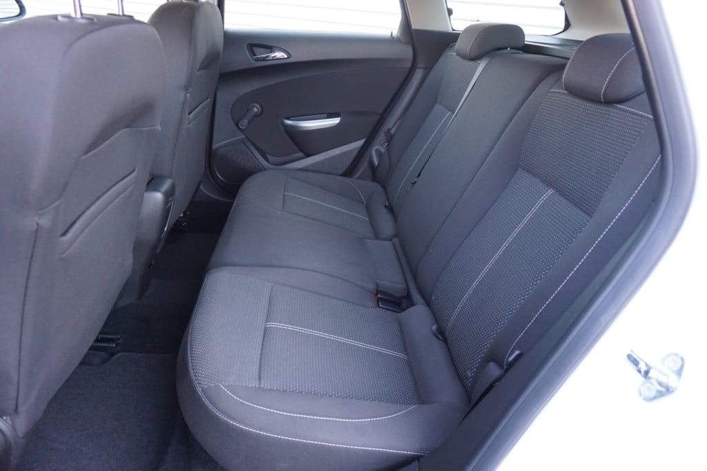 Opel Astra sports tourer 1.4 turbo sport airco / cruise / navi / elektr. ra