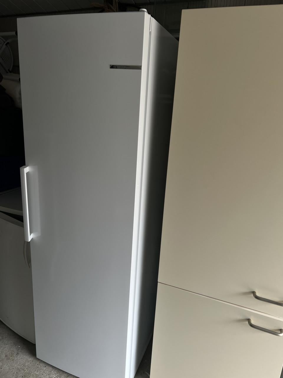 1 jaar oude vriezer BOSCH GSN36VWEP Serie 4  Nofrost vrieskast 186x60 cm.