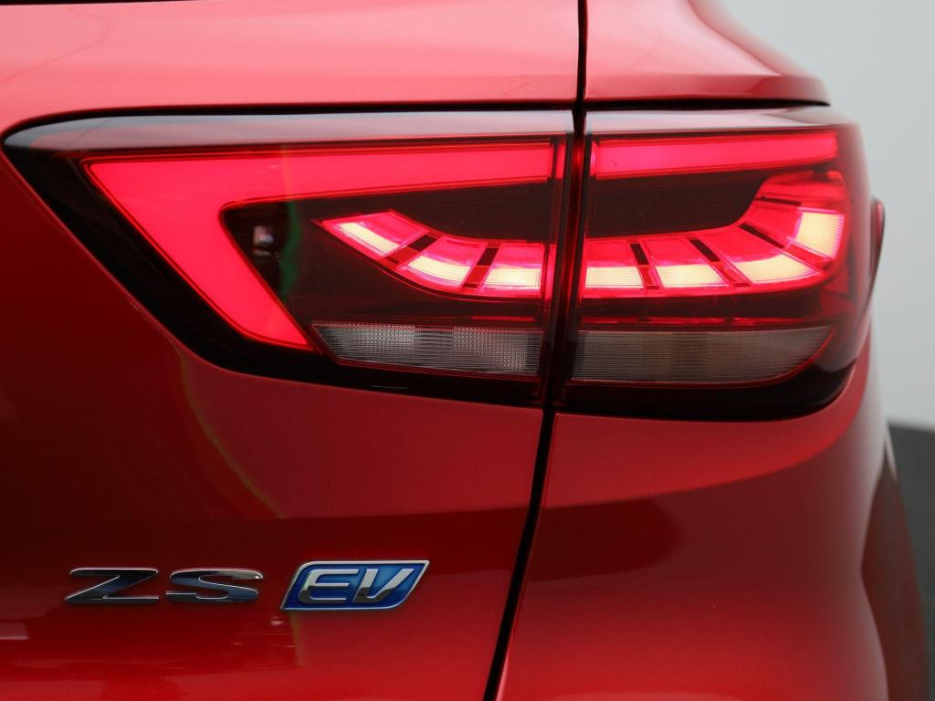 MG Zs Ev long range luxury 70 kwh | leder | panoramadak | led koplampen | 3