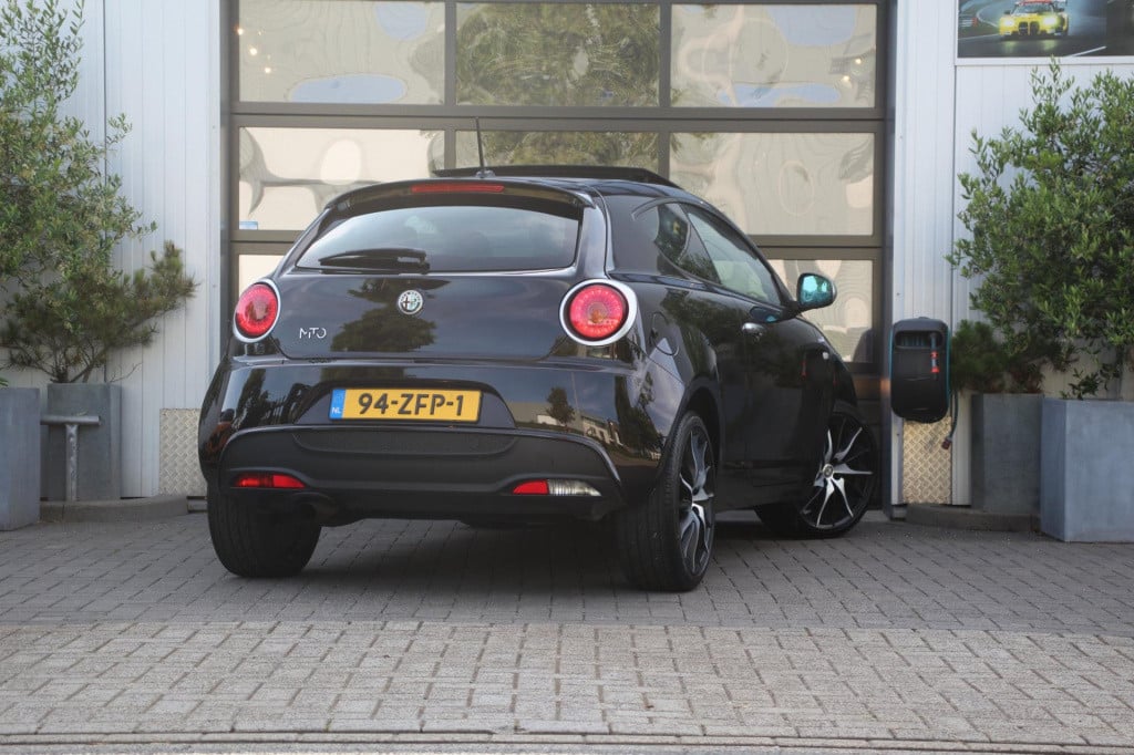 Alfa Romeo MiTo 0.9 twinair sportiva - leder - navi - pano - 18inch - org n