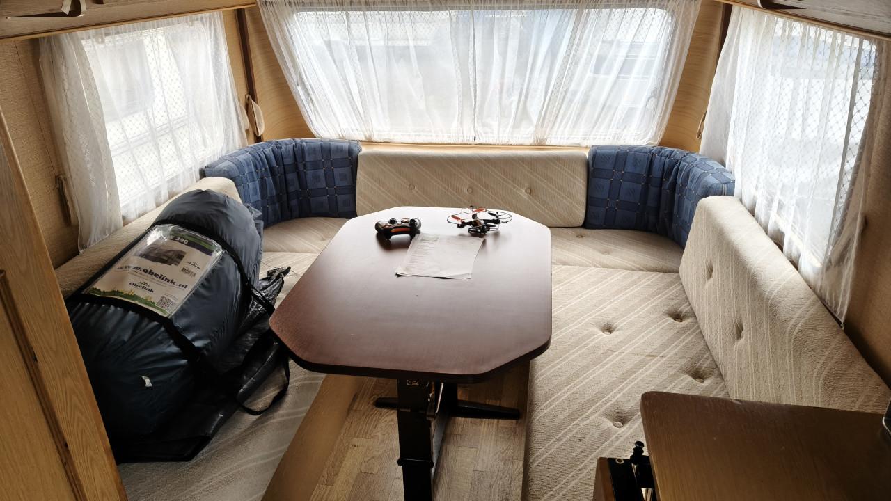 De reu 385 met kenteken Nl ,met Voortent................