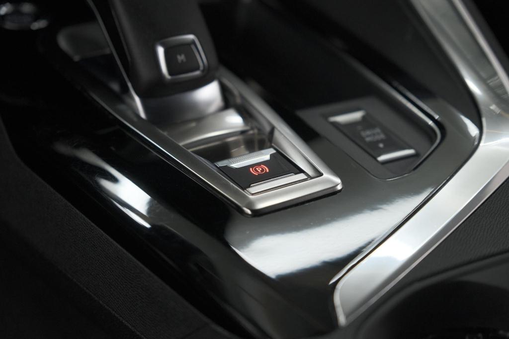 Peugeot 3008 puretech 130 eat8 gt | camera | adaptieve cruise control | alc