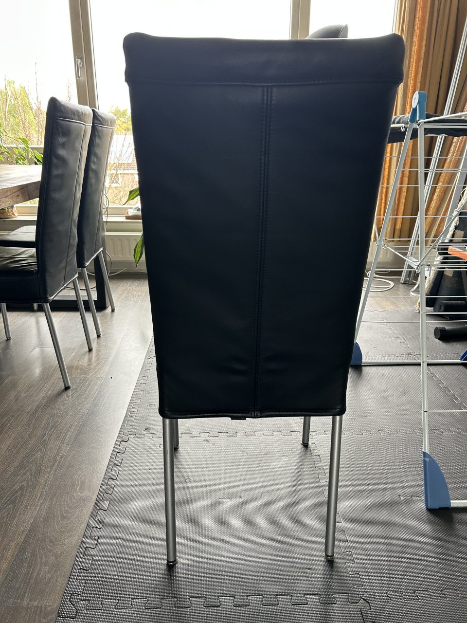 Eetkamertafel + stoelen ( kan ook los van elkaar)