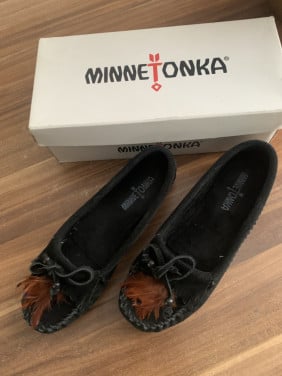 Minnetonka instappers maat 37