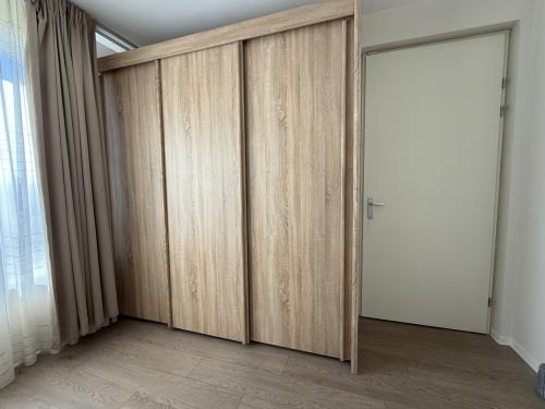 Driedeurs kledingkast