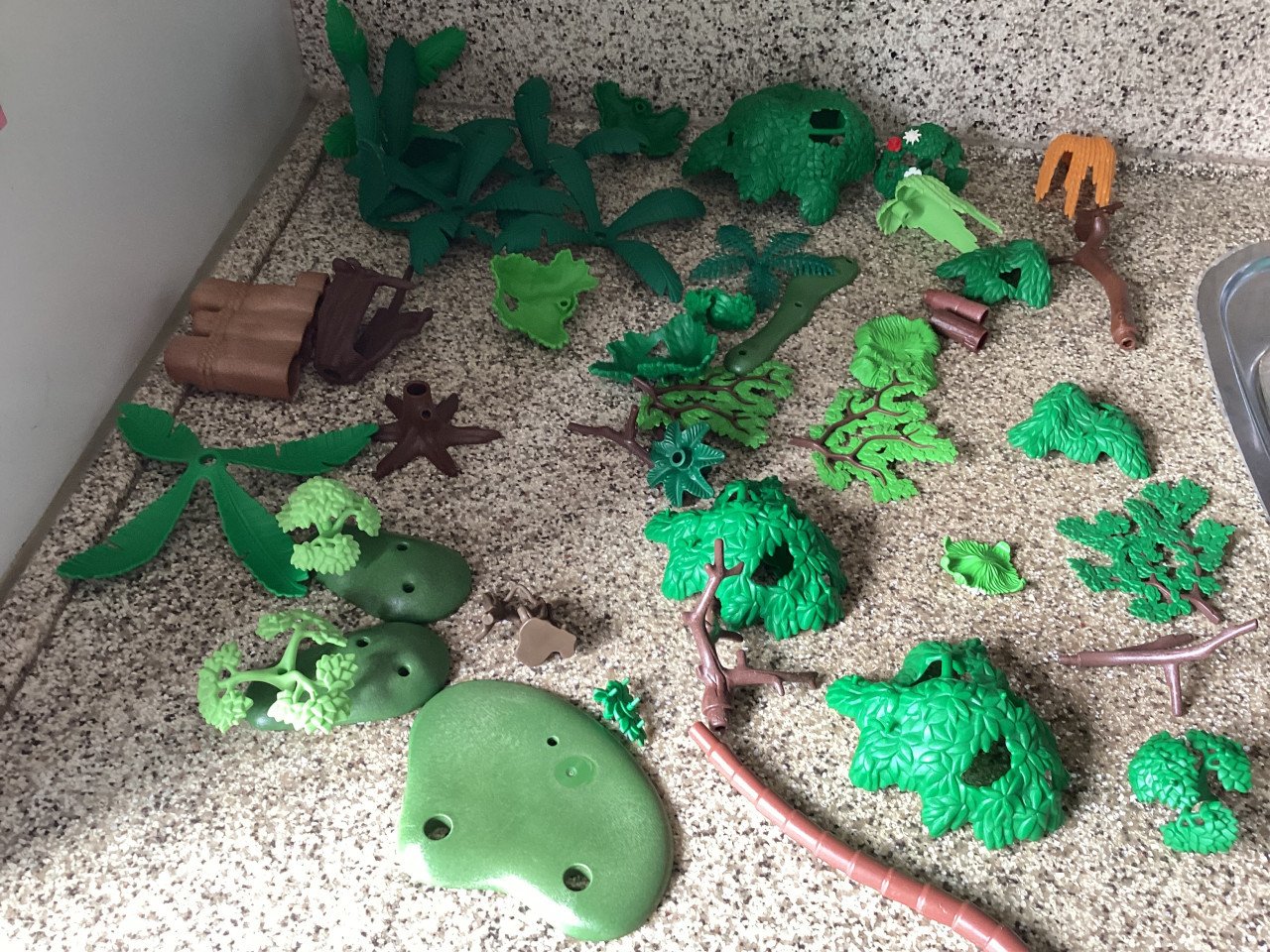 Heel veel verschillende onderdelen van Playmobil.