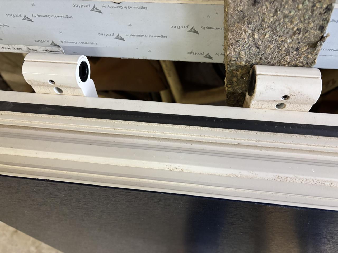 Nieuwe blauwe voordeur kunststof met rvs en raampjes