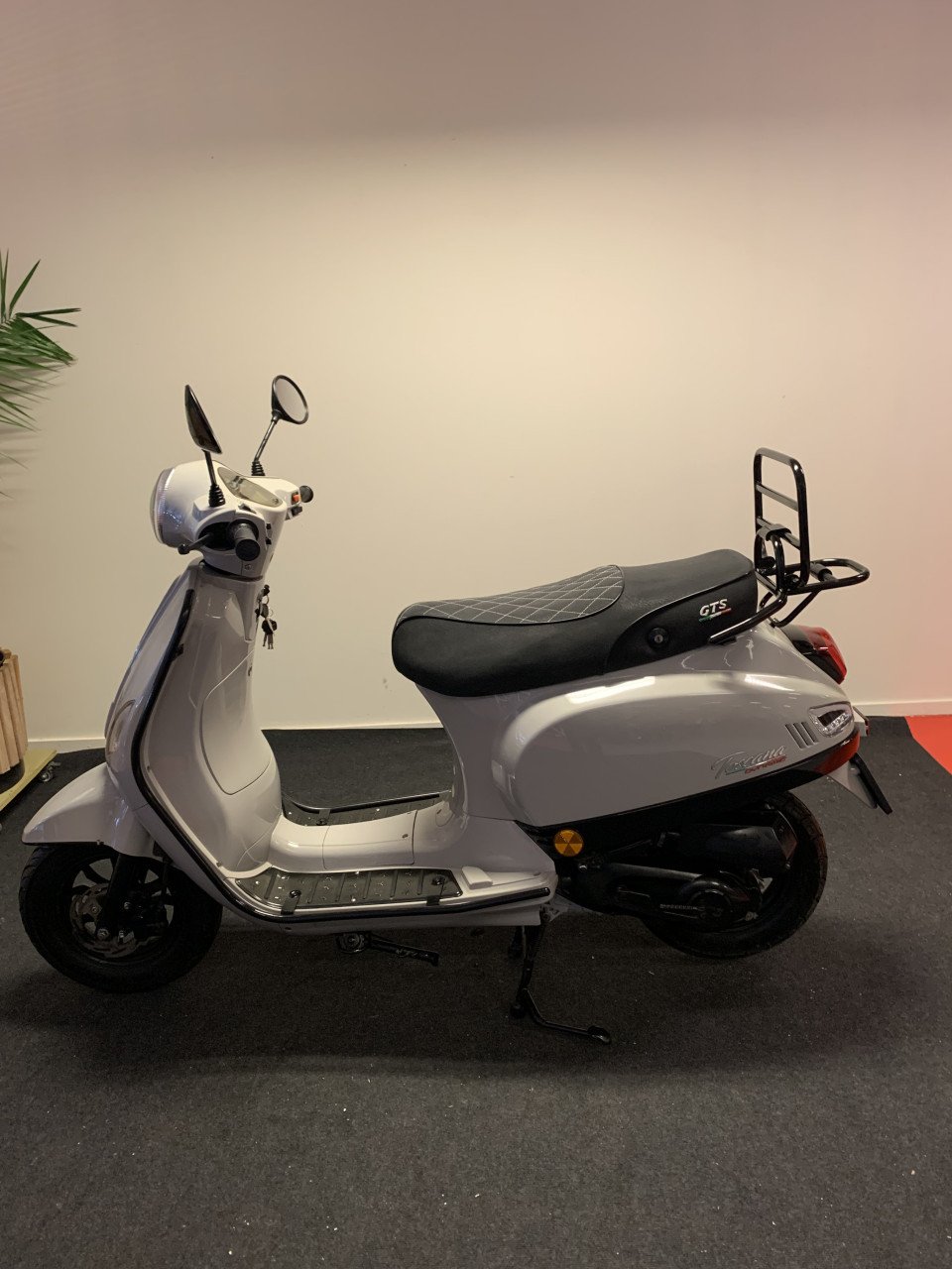 RIVA MODEL 45KM NU 895,= RIJKLAAR