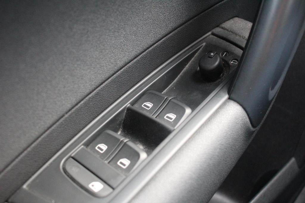 Audi A1 Sportback 1.4 tfsi s-line - stoelverwarming - parkeersensoren - 17 