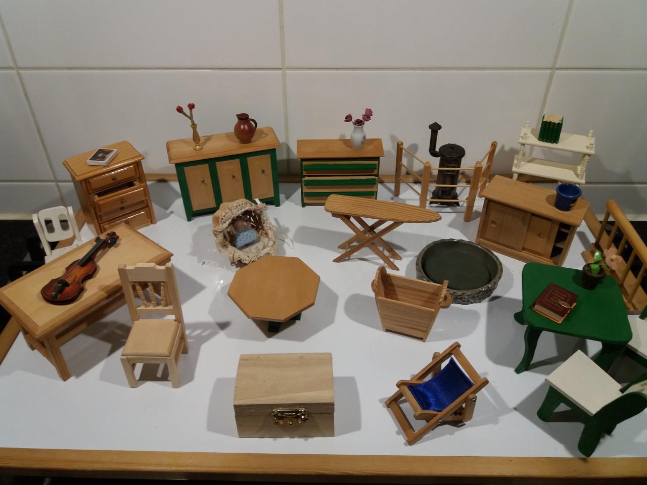 Poppenhuis  &  Aller hande Vogelhuisjes  [ zie  foto's  ]