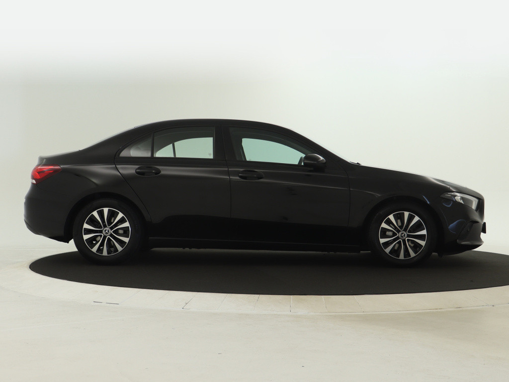 Mercedes-Benz A-Klasse 180 business solution | trekhaak | cruise control | 