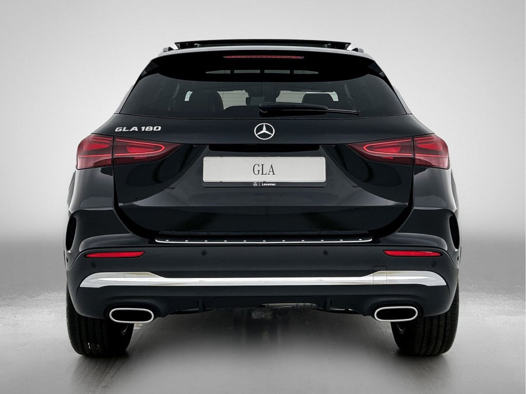 Mercedes-Benz Gla-klasse 180 business solution amg | trekhaak | parkeerpakk