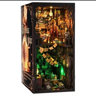 Book nook the house of magis