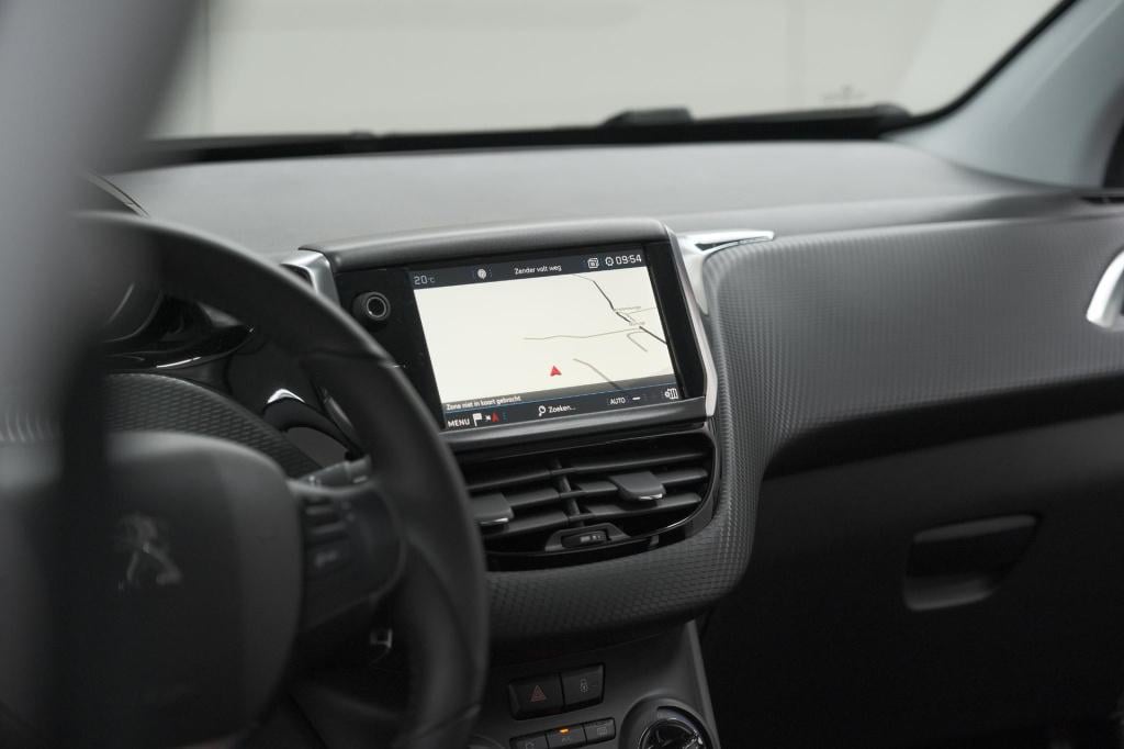 Peugeot 2008 puretech 110 eat6 active | camera | apple carplay | parkeersen