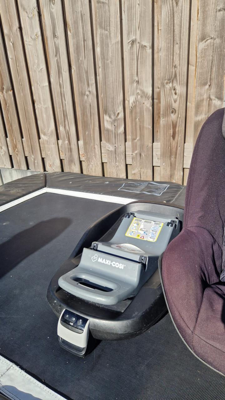 Maxi-Cosi Pebble + Isofix & Maxi-Cosi Tobi