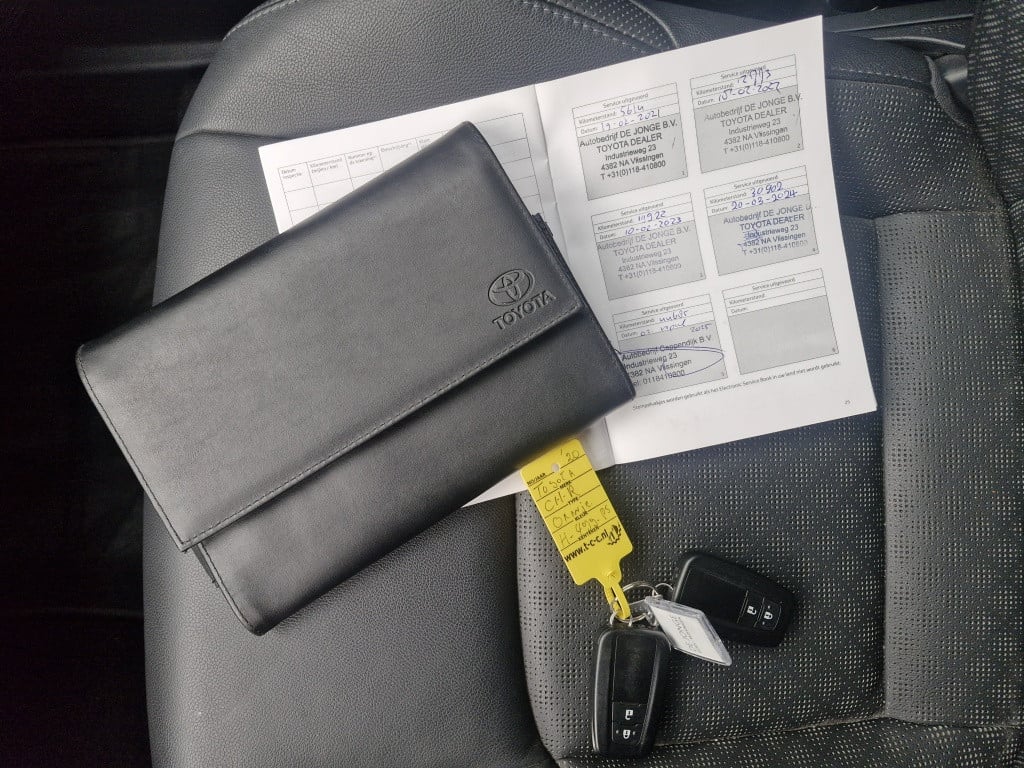Toyota C-hr 2.0 hybrid launch edition