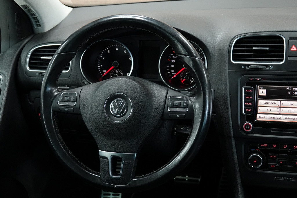 Volkswagen Golf 1.2 tsi highline | pdc | navi | stoelverw. |