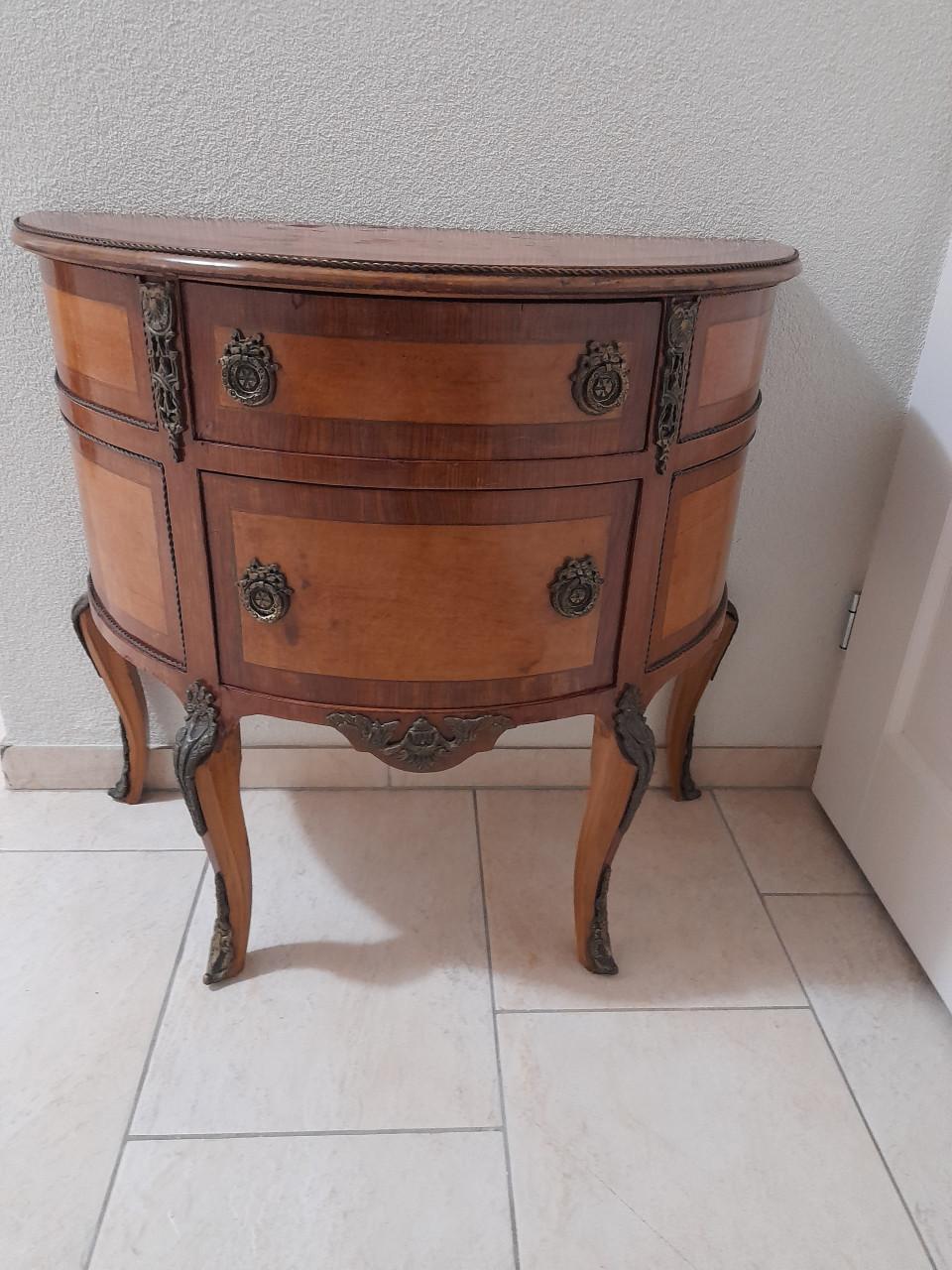 Mooie antieke sidetable (in goede staat) 77 x 38 x 72H