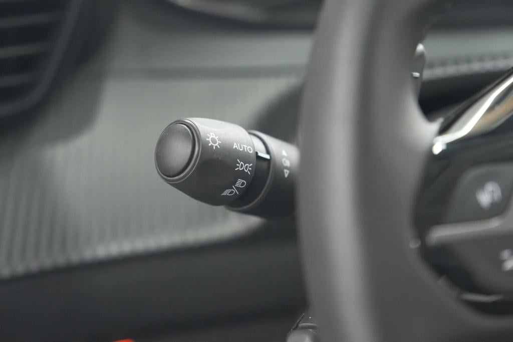 Peugeot 208 puretech 100 eat8 active pack | apple carplay | parkeersensoren