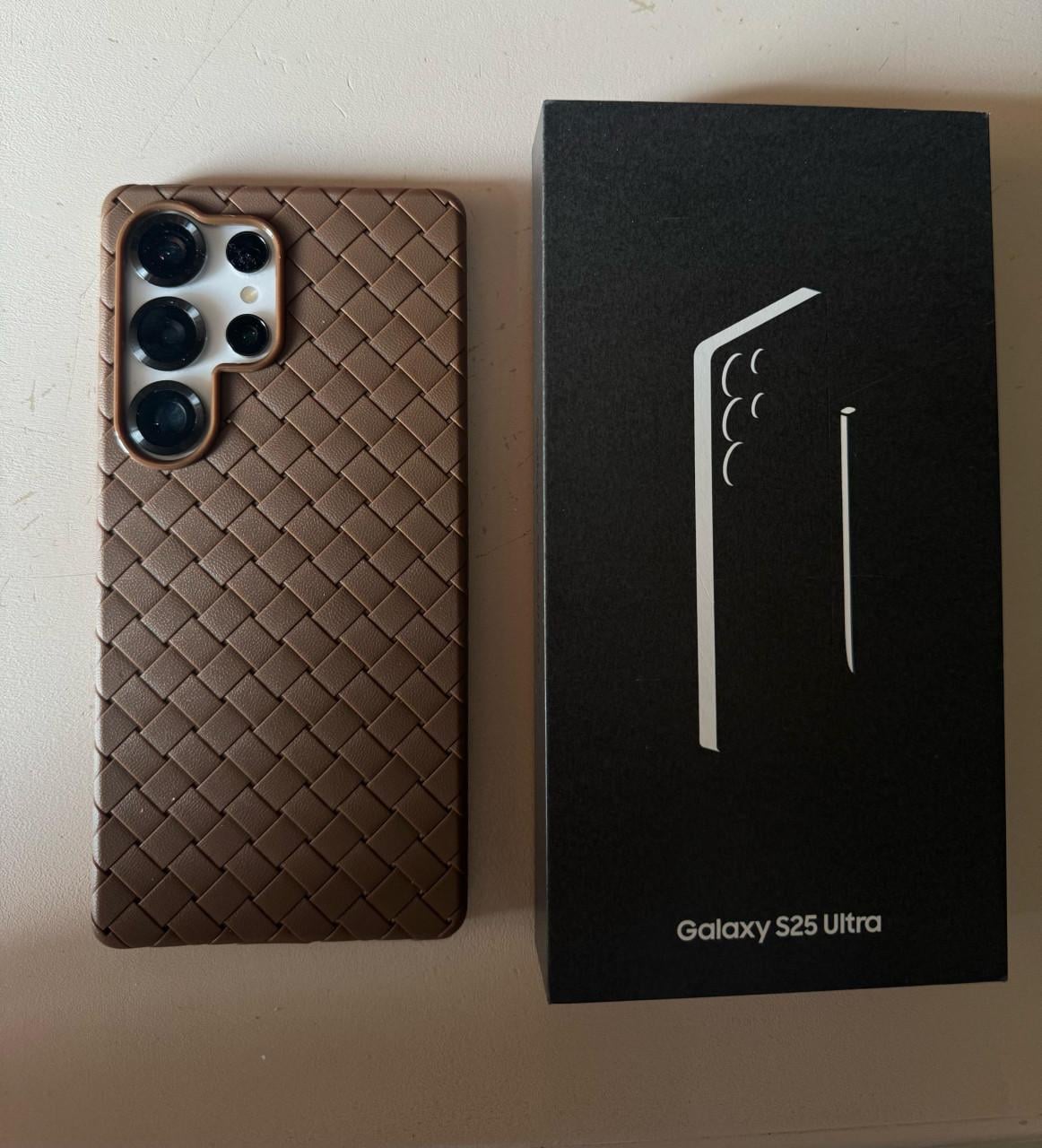 Wegens dubbel besteld te koop 2 stuks hoesjes voor de Samsung Galaxy S25 Ul