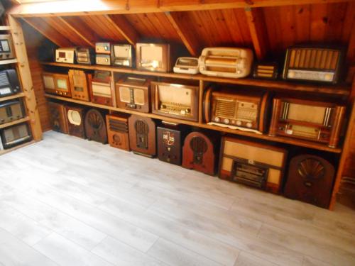 Gezocht voor mijn verzameling/hobby oude radio's ,audio en toebehoren
