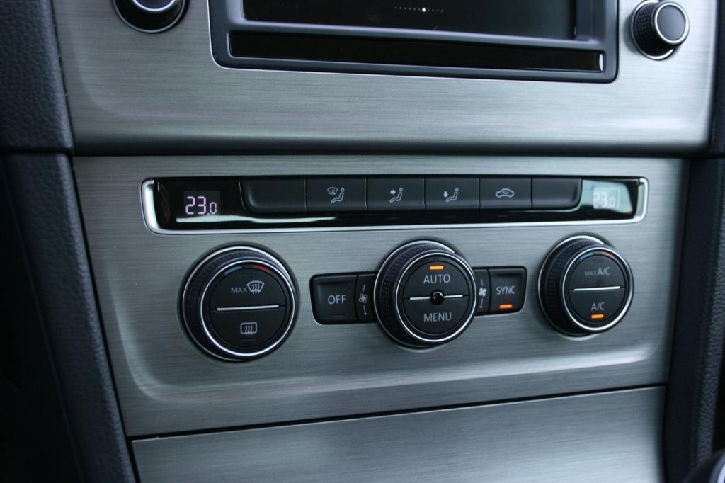 Volkswagen Golf 1.0 tsi business edition connected / navi / camera / led
