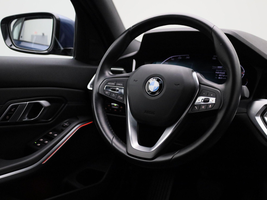 BMW 3-serie 318i business edition | automaat | lmv | half leder | virtual c