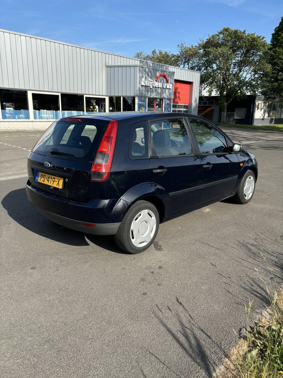 Ford fiesta met een voljaar apk!