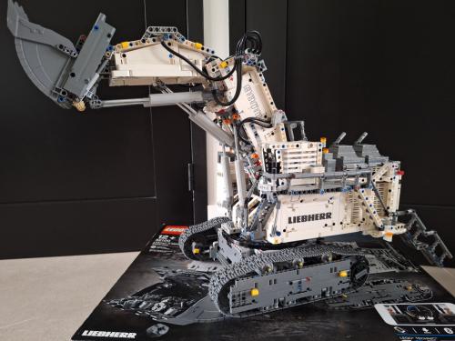 42100 Liebherr R9800 Graafmachine LEGO