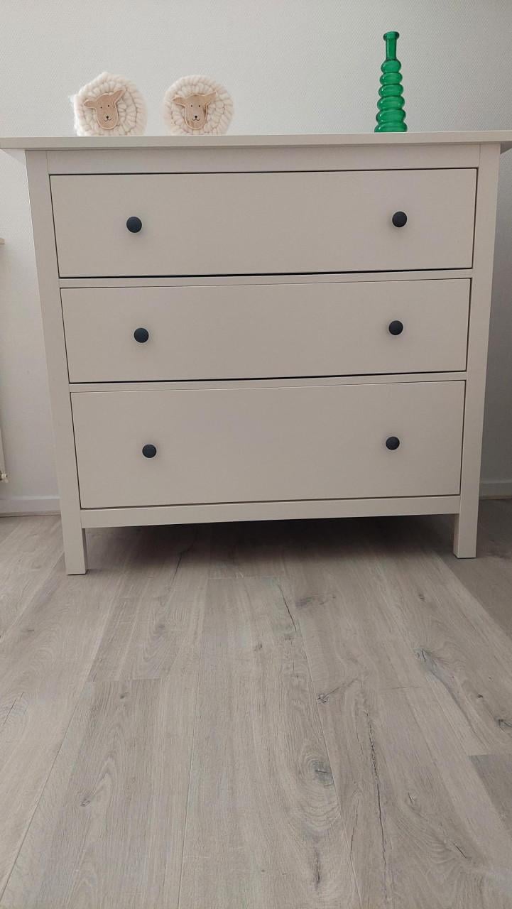 IKEA Bedbank / Ledikant serie Hemnes, met 3 lades en 2 matrassen, wit