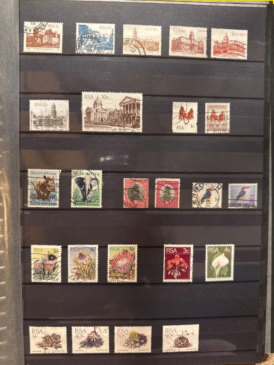 Complete postzegelverzameling – 4 albums – Wereldwijd & thematisch