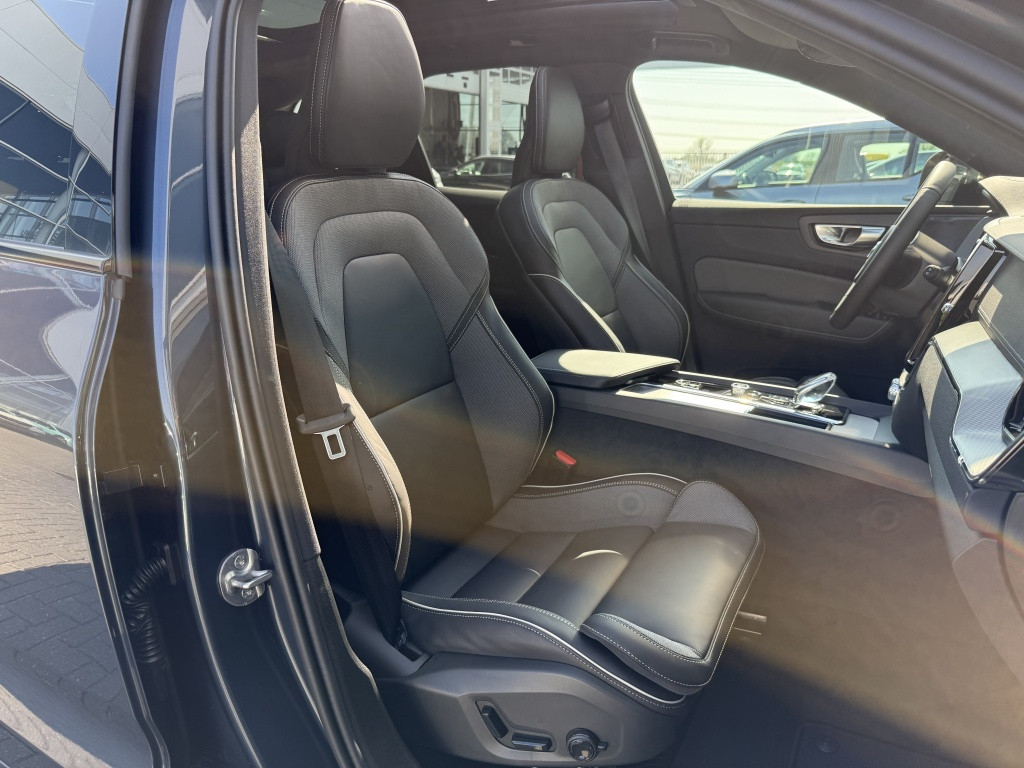 Volvo XC60 t6 awd ultra dark