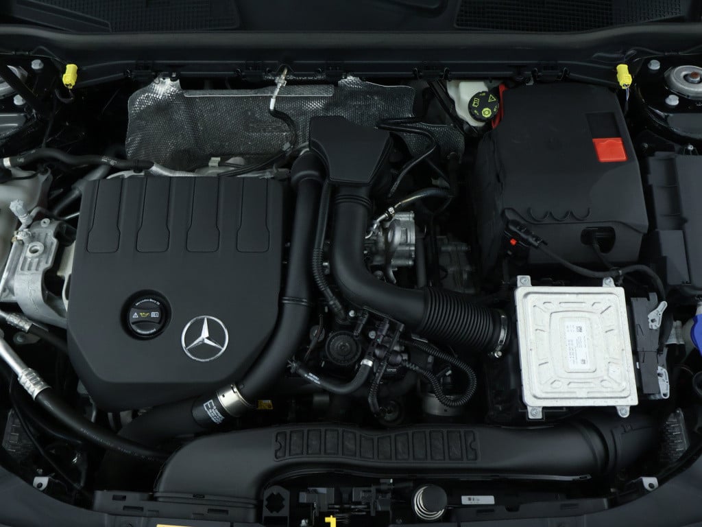 Mercedes-Benz A-Klasse 180 business solution amg | panoramadak | sfeerverli