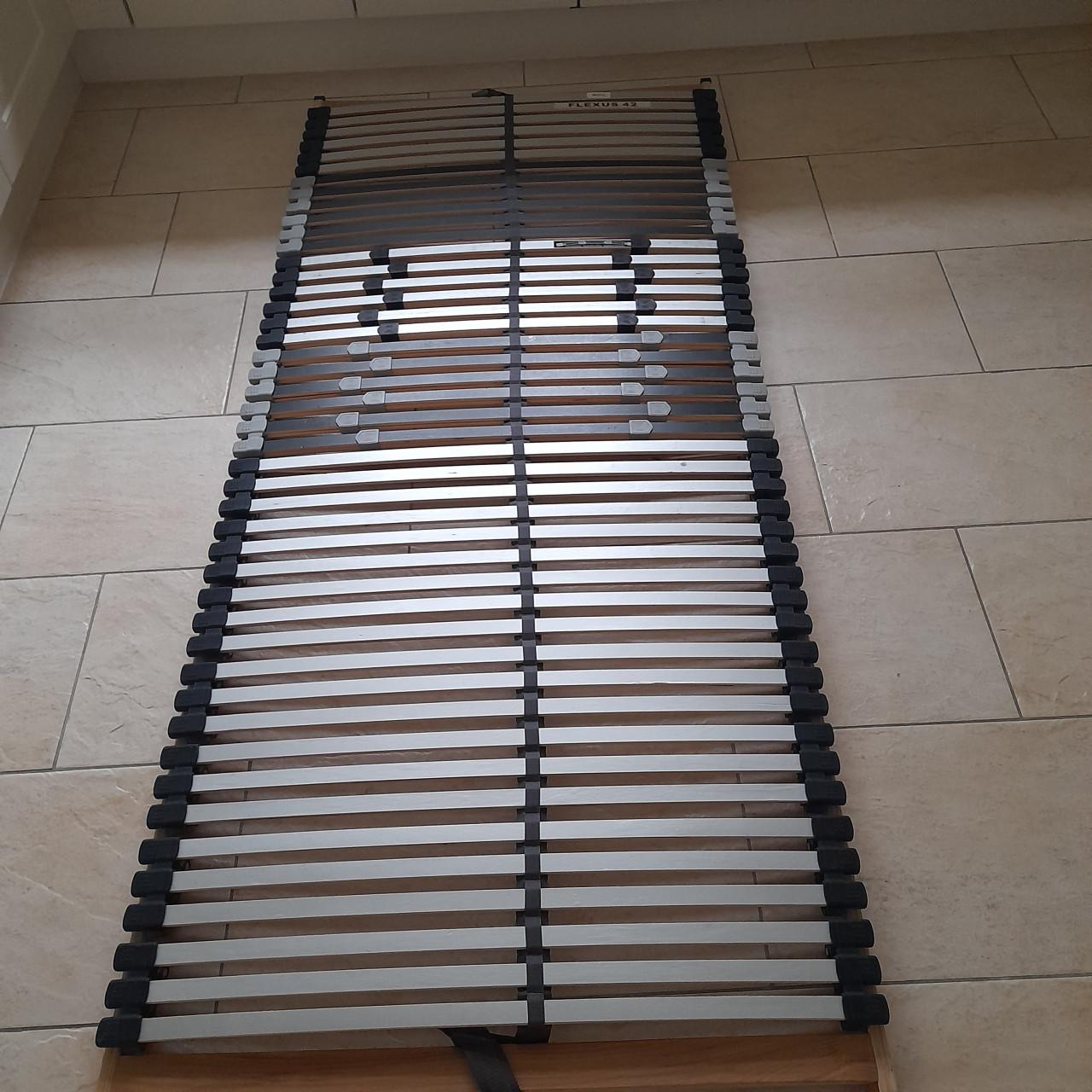 Stevige lattenbodem 90 x 210 ( in goede staat )