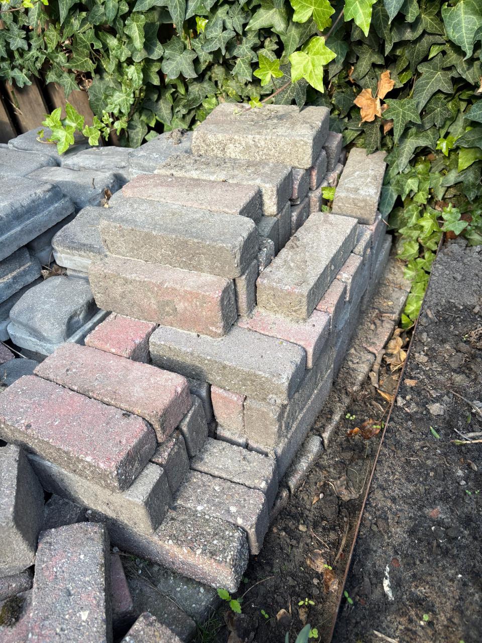 Gratis: 3 à 4 m2 koppelstones/cobblestones/klinkertjes