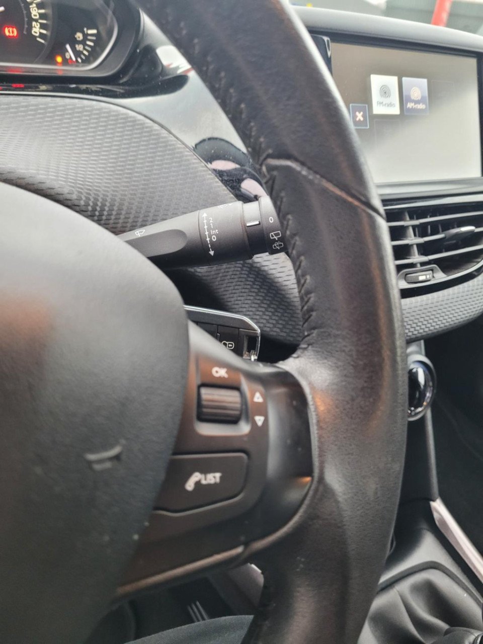 Peugeot 2008 1.2 puretech urban cross