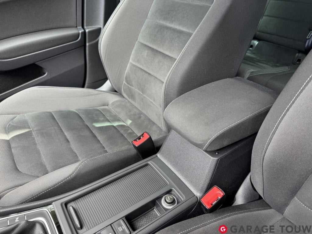 Volkswagen Golf 1.5 tsi highline business r dsg 150pk