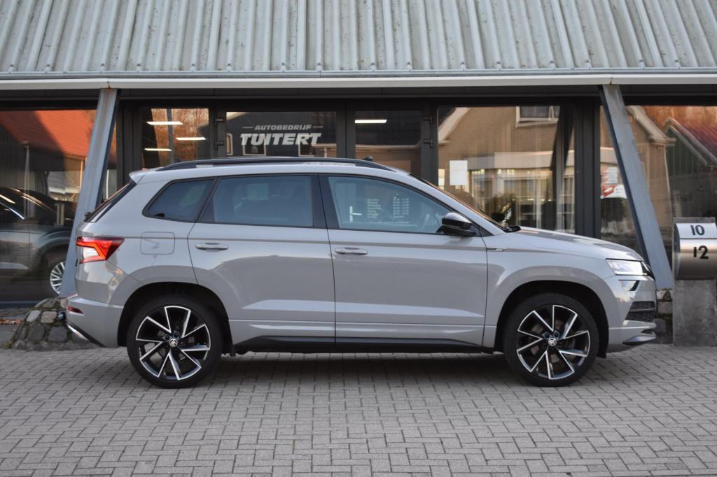 Skoda Karoq 1.5 tsi act sportline mj21 | trekhaak | pano | apple carplay | 