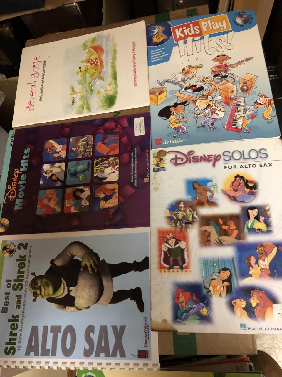 Muziek boeken,altsax,gitaar fluit