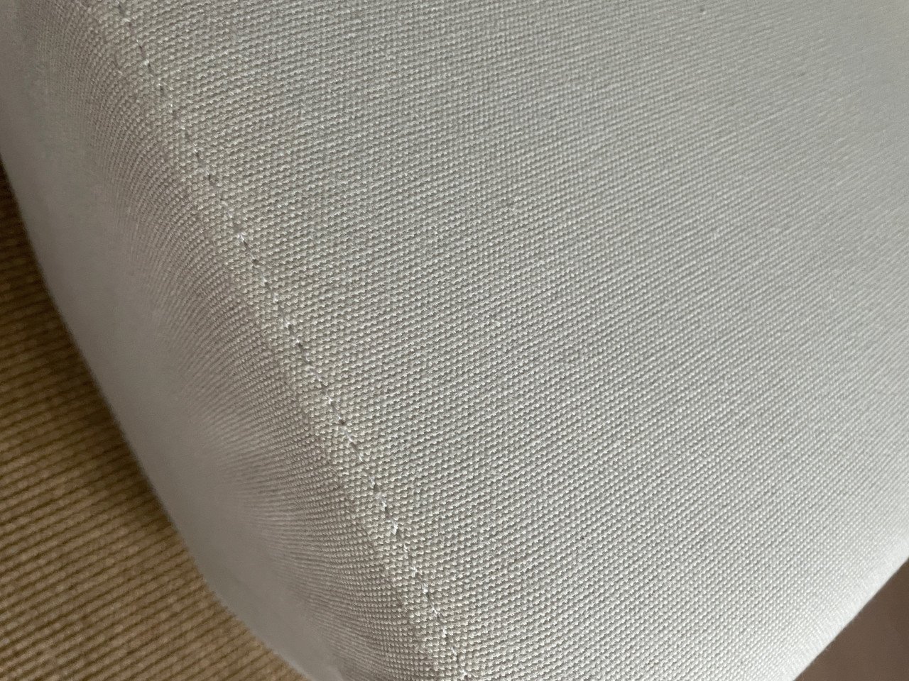 Grote roomwitte hoekbank - 330x240