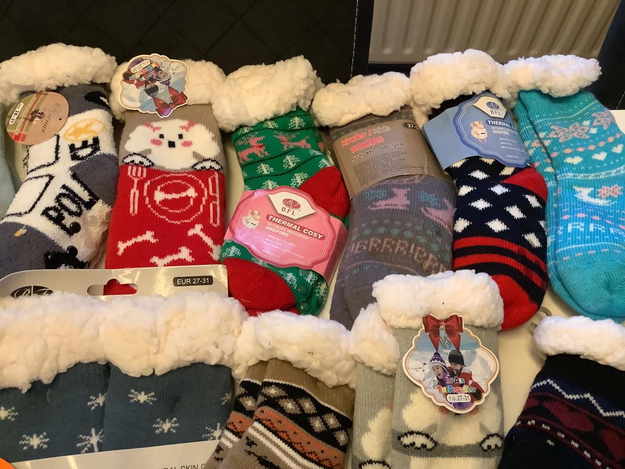 Partij leuke kinder fluffy huissokken. ( partij 214)