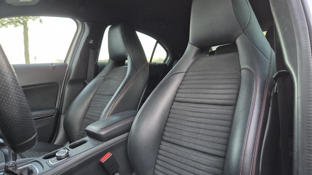 Mercedes-Benz A-Klasse 180 bus. sol. amg*led*navi*stoelvrw*18 inch*leder*zw