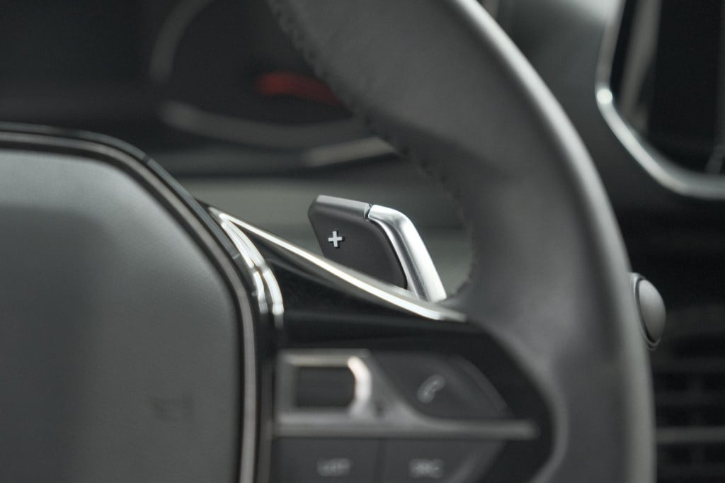 Peugeot 2008 puretech 130 eat8 active | parkeersensoren | navigatie | apple