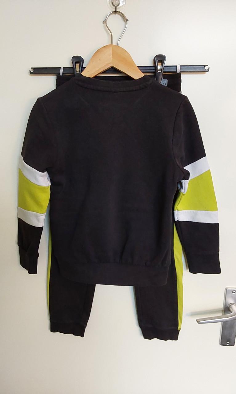 Huispak met de draak toothless erop van het merk C&A in maat 122