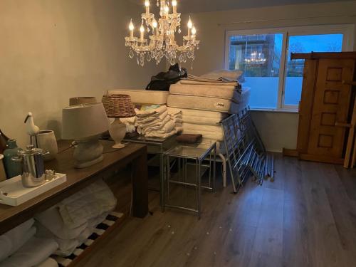 ZATERDAG 13 DEC leegverkoop huisraad&meubelen