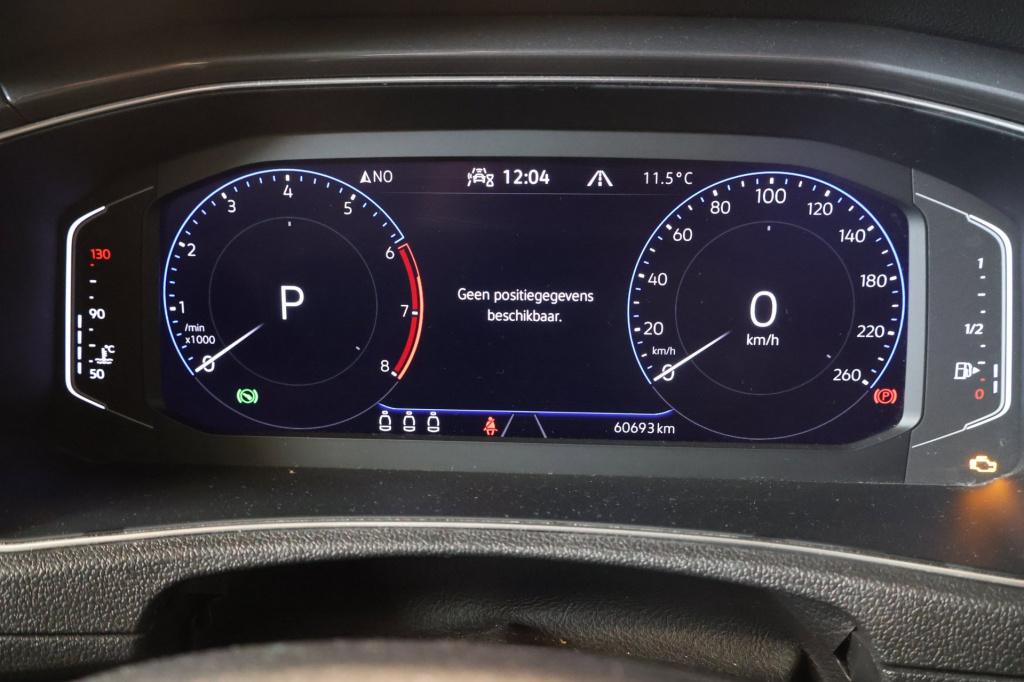 Volkswagen T-roc 1.5 tsi sport business r|stoelverwarming|trekhaak|parkeers